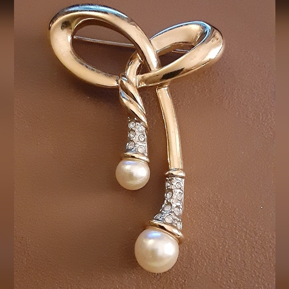 String Brooch Gold Tone with Crystal Accents. 3 for $20 - Picture 2 of 3